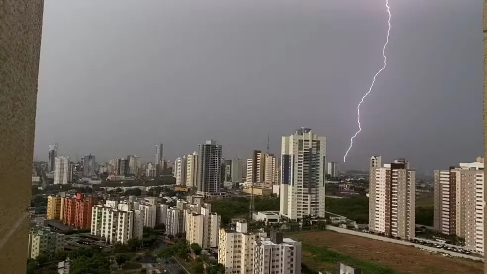 O aviso é classificado como perigo potencial, com previsão de chuva entre 20 e 30 milímetros por hora, podendo chegar a 50 milímetros ao longo do dia — Foto: Gustavo Arakaki